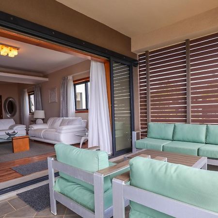 Pierre Bleue Beachfront Villa Flic en Flac Luaran gambar