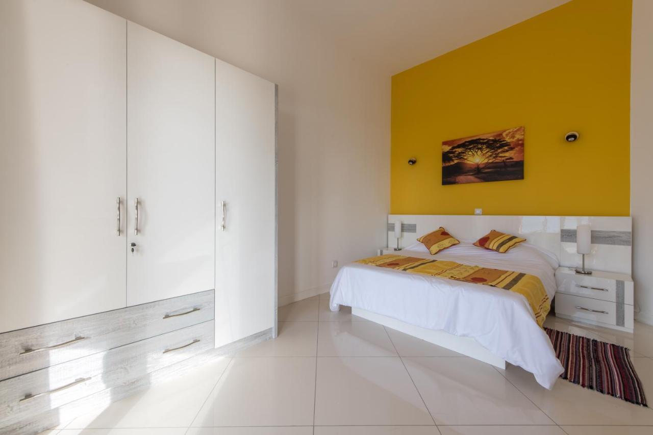 Pierre Bleue Beachfront Villa Flic en Flac Luaran gambar