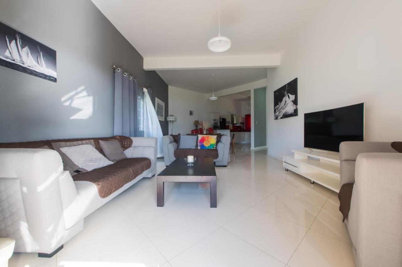 Pierre Bleue Beachfront Villa Flic en Flac Luaran gambar